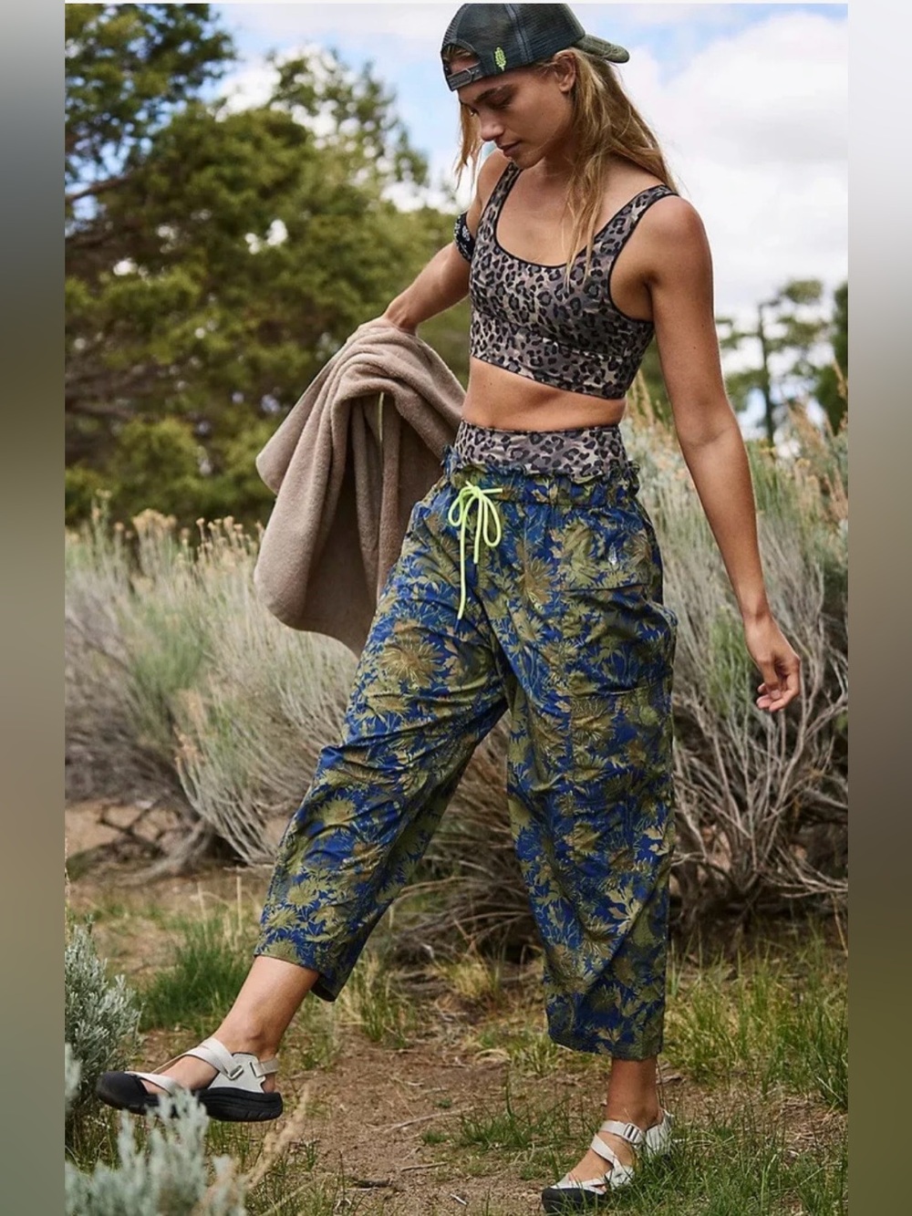 NWT FREE PEOPLE MOVEMENT IN THE WILD PRINTED PANTS